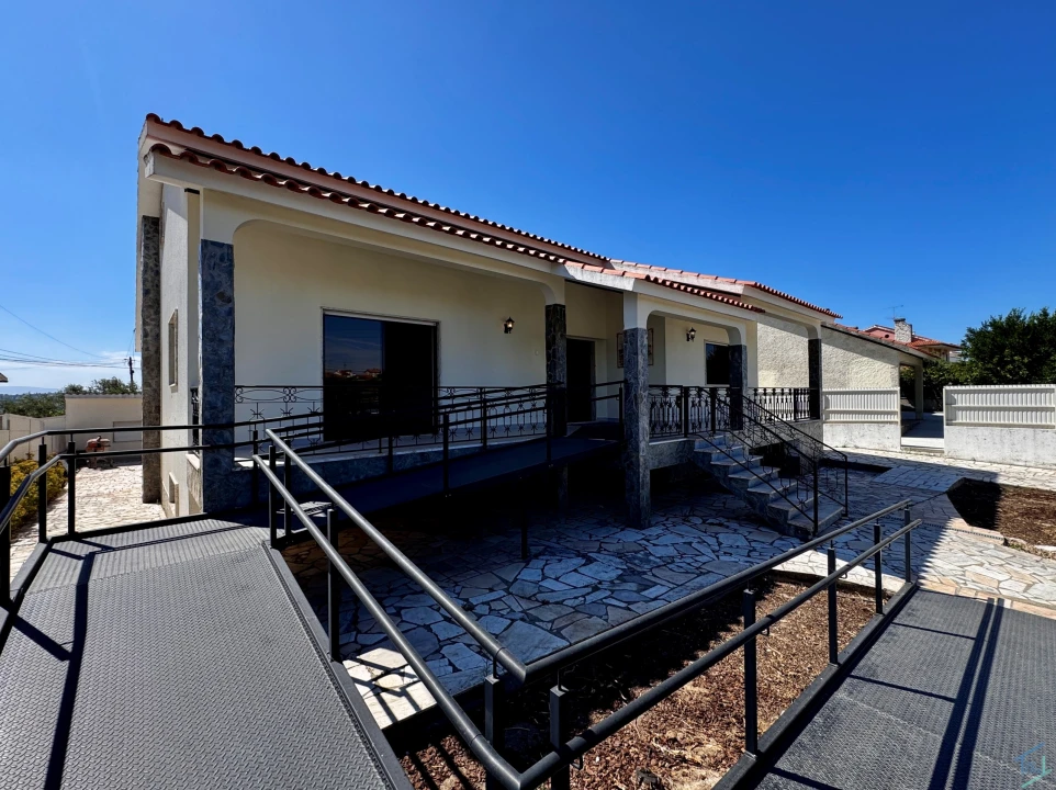 Moradia T4 para Venda em São Pedro de Tomar Foto 40