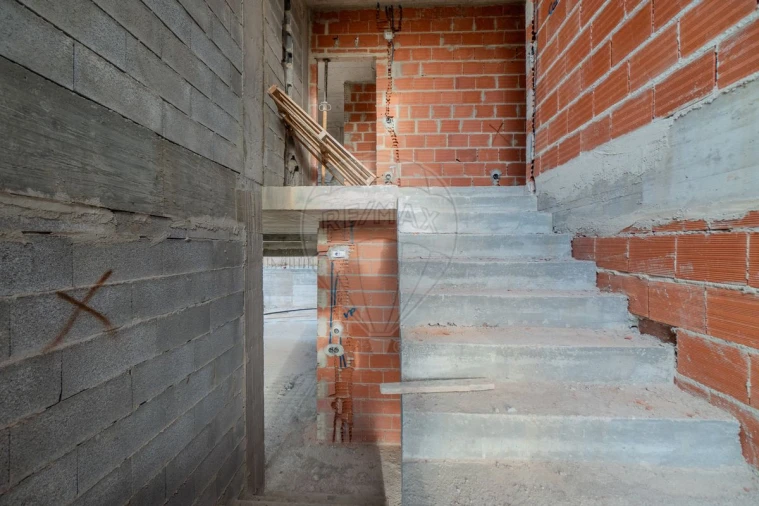 Moradia T4 para Venda em Sapataria Foto 38