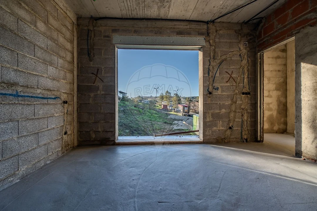 Moradia T4 para Venda em Sapataria Foto 23