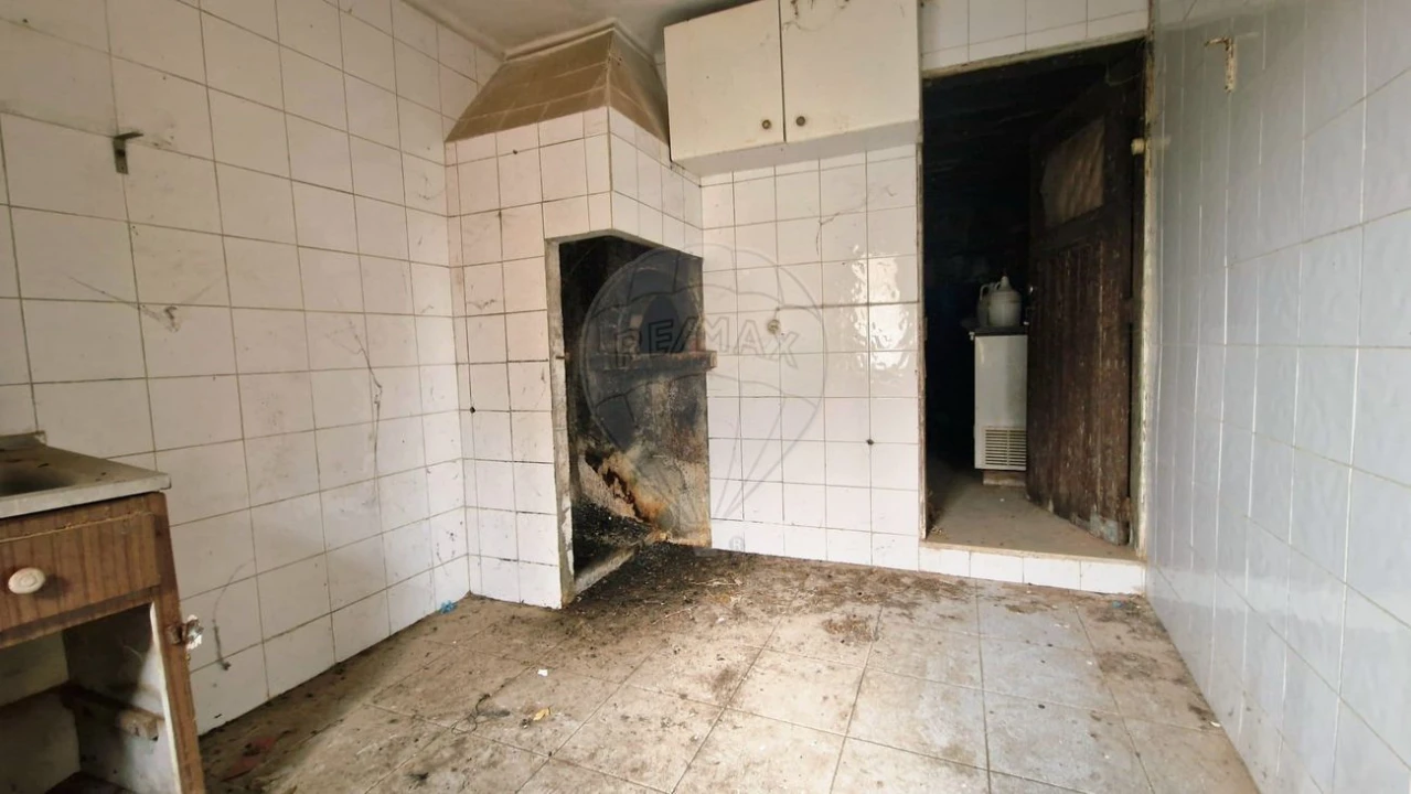 Moradia T3 para Venda em Sé Nova, Santa Cruz, Almedina e São Bartolomeu Foto 9