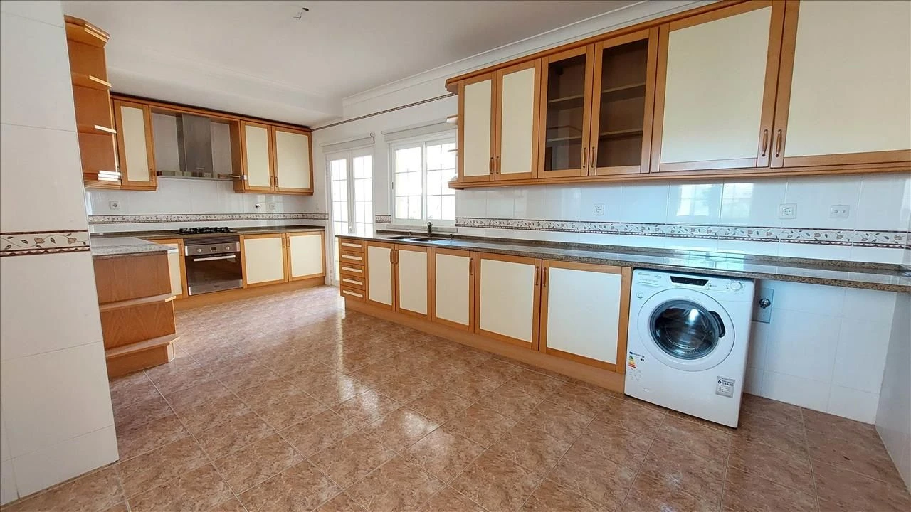 Apartamento T4 para Venda em Agualva e Mira-Sintra Foto 10