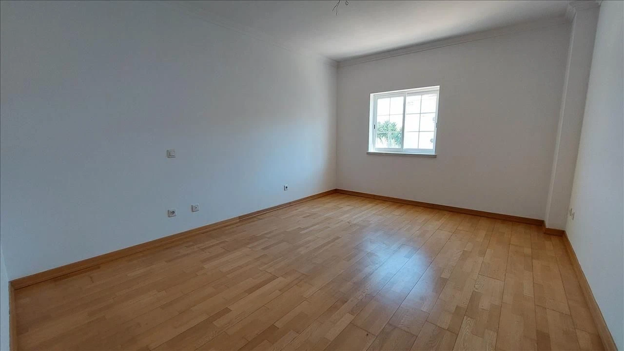 Apartamento T4 para Venda em Agualva e Mira-Sintra Foto 12