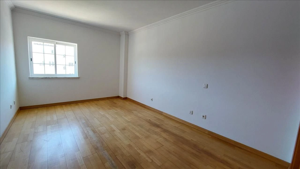 Apartamento T4 para Venda em Agualva e Mira-Sintra Foto 13