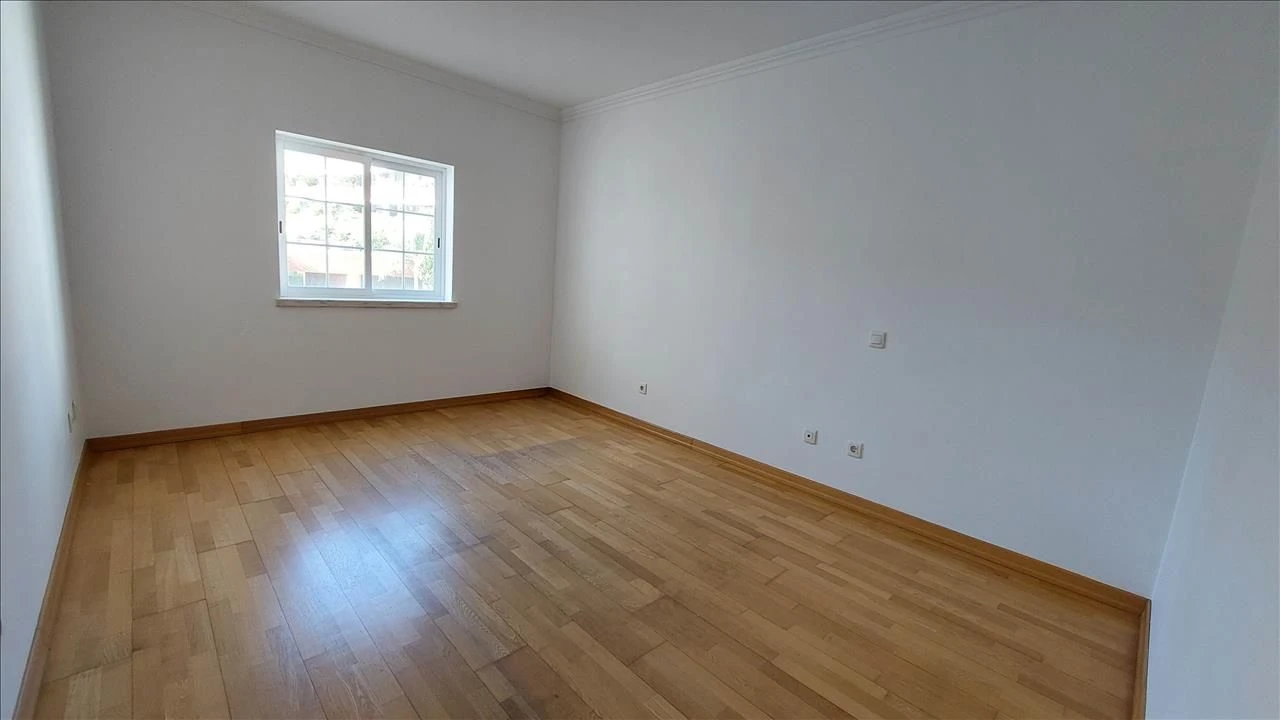 Apartamento T4 para Venda em Agualva e Mira-Sintra Foto 14