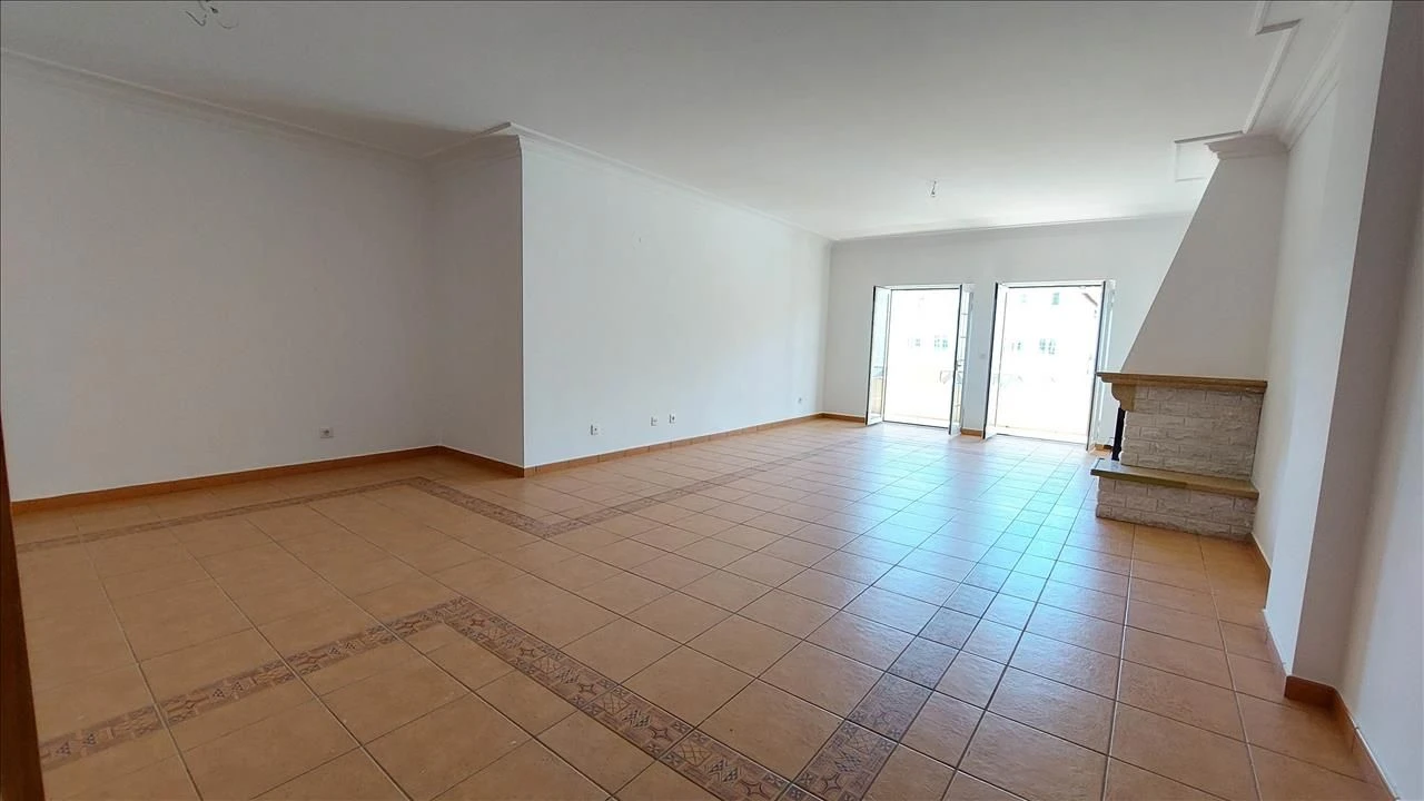 Apartamento T4 para Venda em Agualva e Mira-Sintra Foto 4