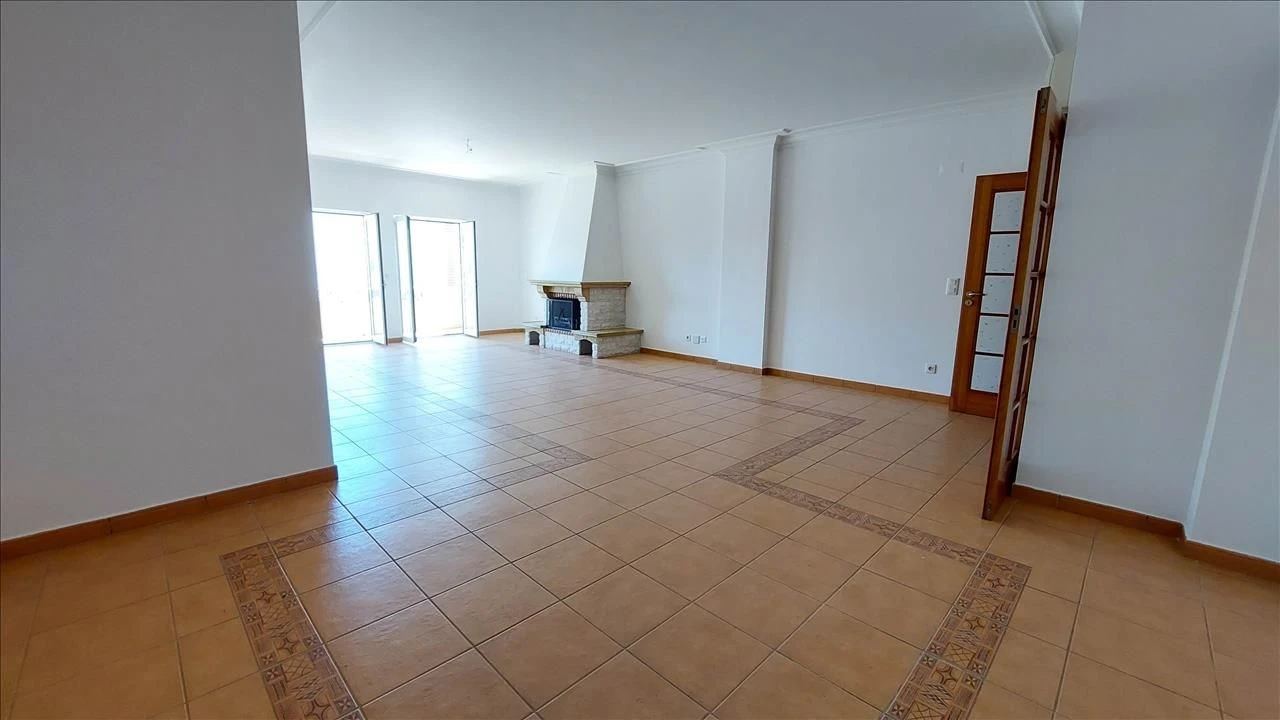 Apartamento T4 para Venda em Agualva e Mira-Sintra Foto 5