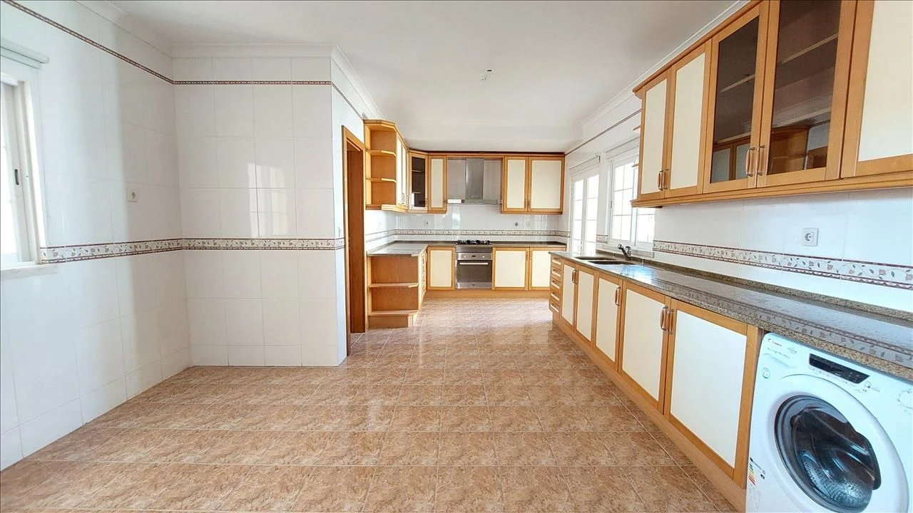 Apartamento T4 para Venda em Agualva e Mira-Sintra Foto 9