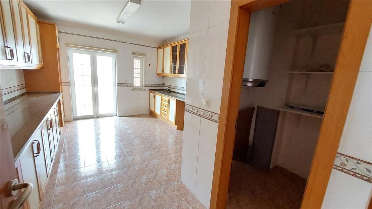 Apartamento T4 para Venda em Agualva e Mira-Sintra Foto 8