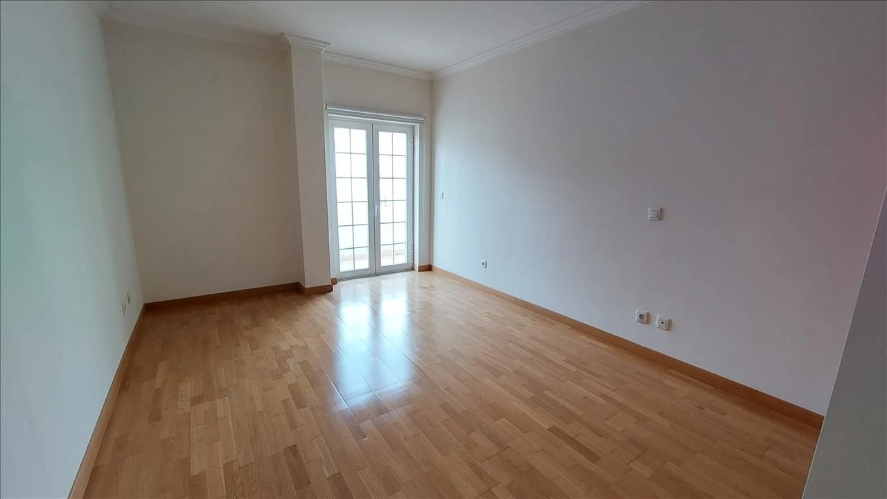 Apartamento T4 para Venda em Agualva e Mira-Sintra Foto 11