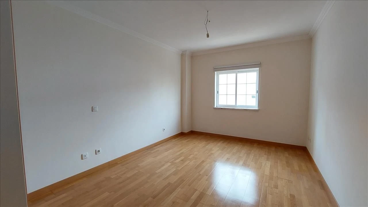 Apartamento T4 para Venda em Agualva e Mira-Sintra Foto 12