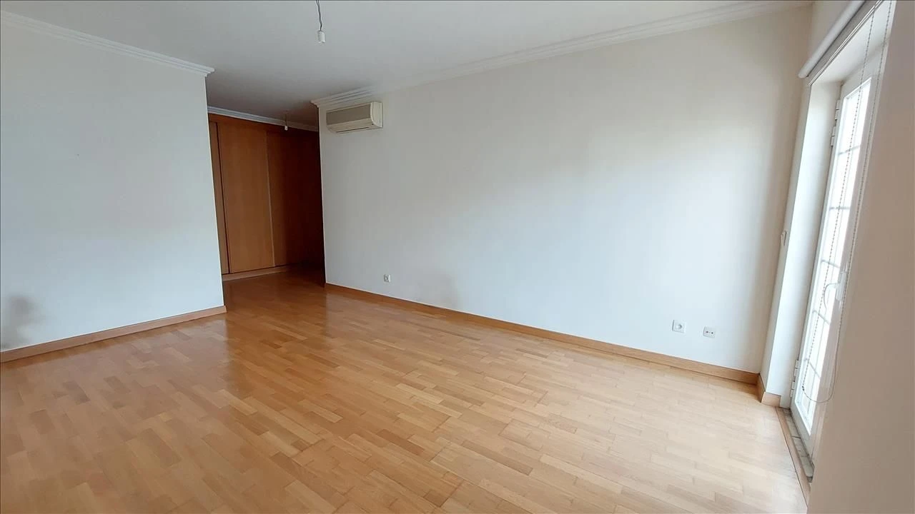 Apartamento T4 para Venda em Agualva e Mira-Sintra Foto 16