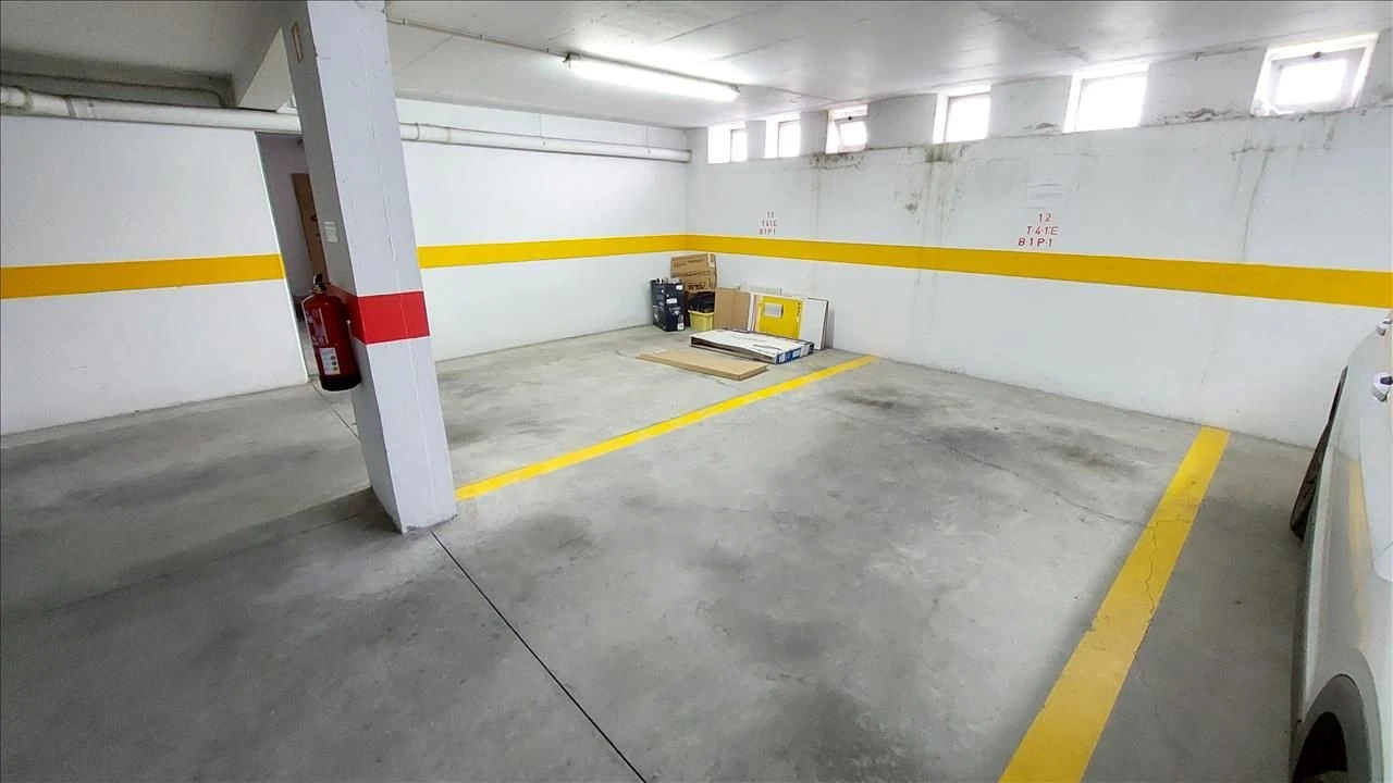 Apartamento T4 para Venda em Agualva e Mira-Sintra Foto 20