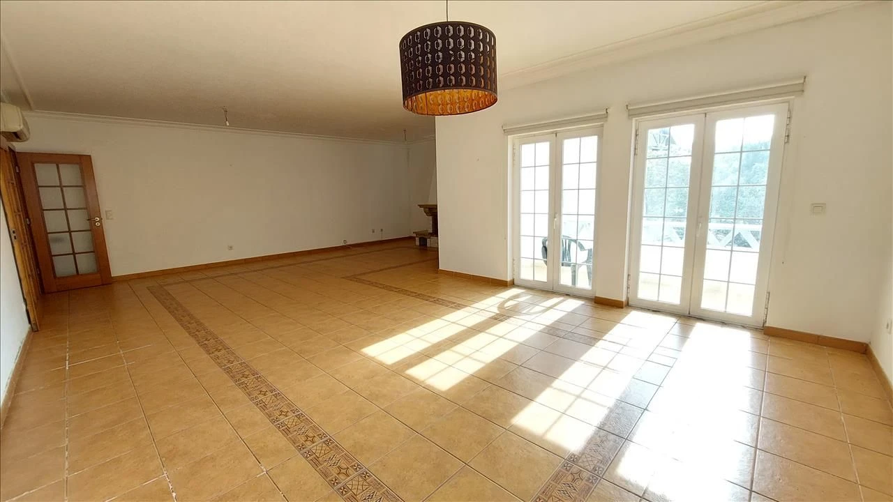 Apartamento T4 para Venda em Agualva e Mira-Sintra Foto 5