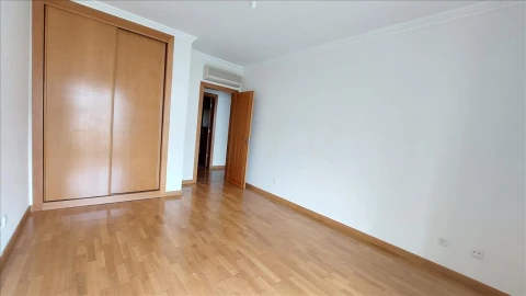 Apartamento T4 para Venda em Agualva e Mira-Sintra