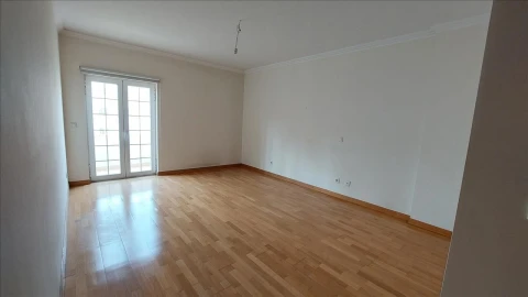 Apartamento T4 para Venda em Agualva e Mira-Sintra