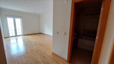 Apartamento T4 para Venda em Agualva e Mira-Sintra