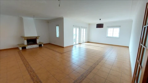 Apartamento T4 para Venda em Agualva e Mira-Sintra
