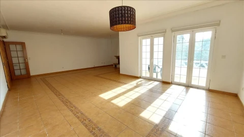 Apartamento T4 para Venda em Agualva e Mira-Sintra