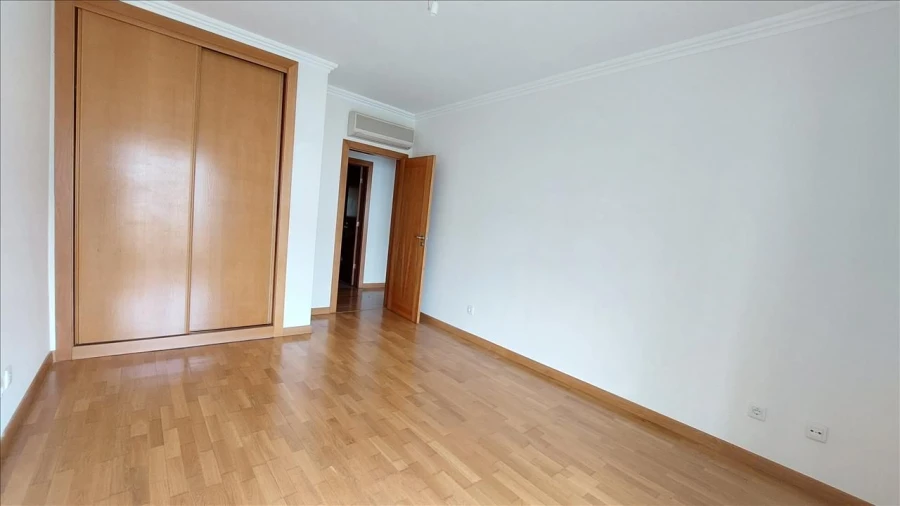 Apartamento T4 para Venda em Agualva e Mira-Sintra Foto 13