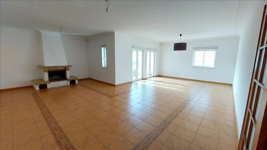 Apartamento T4 para Venda em Agualva e Mira-Sintra Foto 3