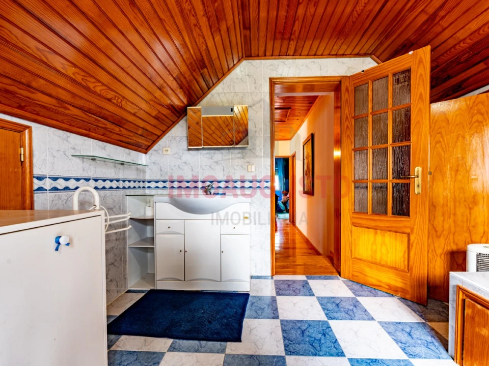 Moradia T3 para Venda em Vila Cova a Coelheira Foto 24