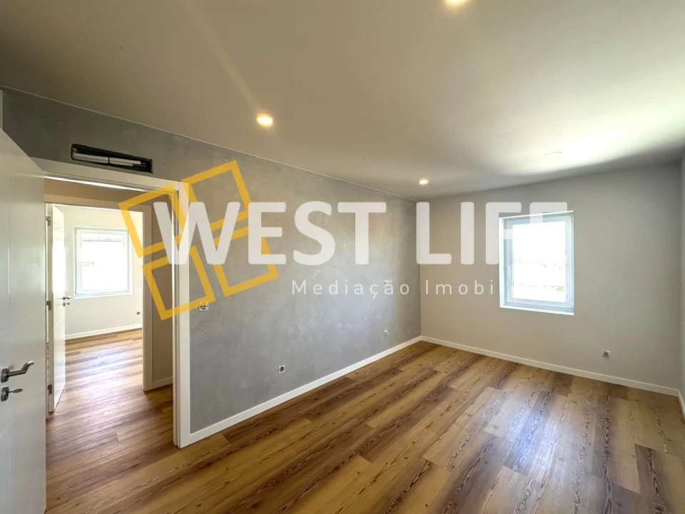 Moradia T3 para Venda em Miragaia e Marteleira Foto 10