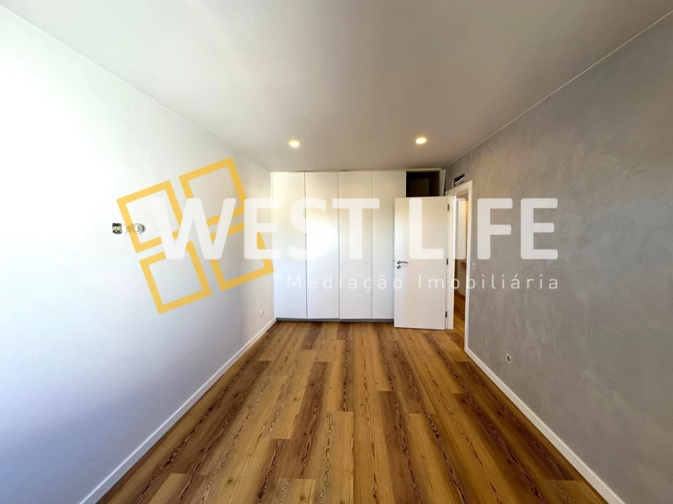 Moradia T3 para Venda em Miragaia e Marteleira Foto 11