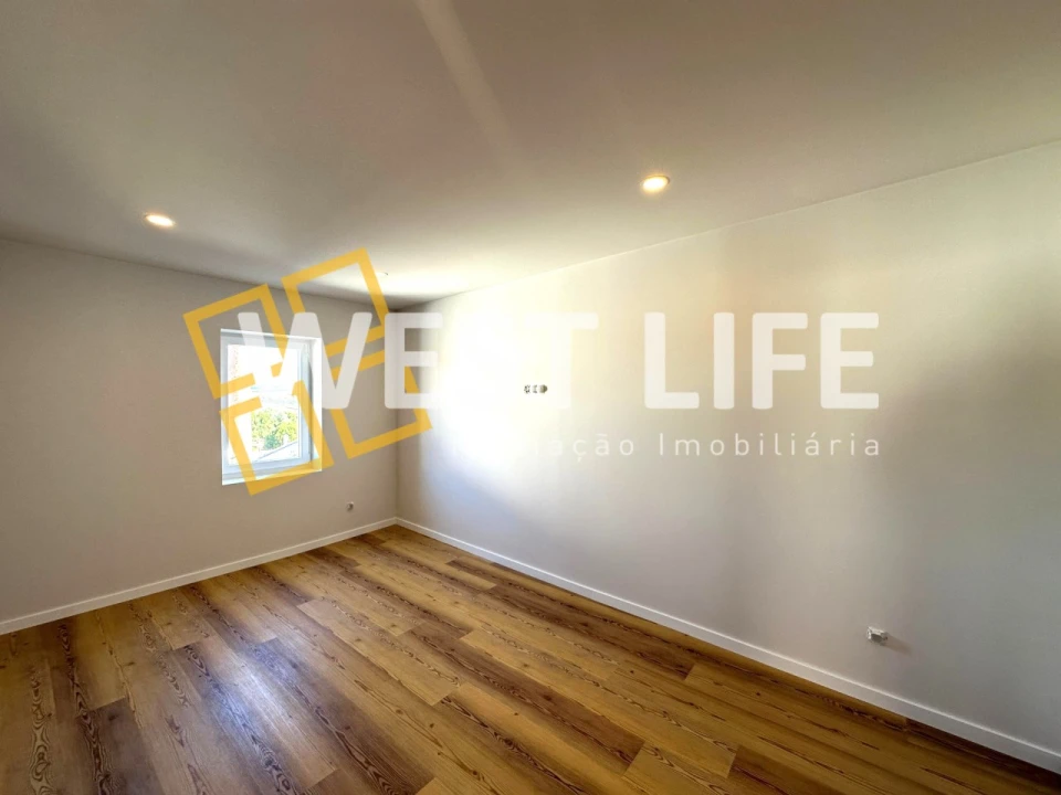 Moradia T3 para Venda em Miragaia e Marteleira Foto 14