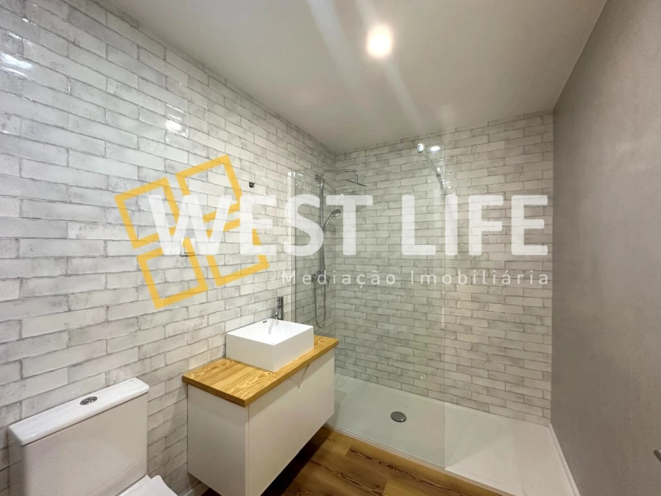 Moradia T3 para Venda em Miragaia e Marteleira Foto 16