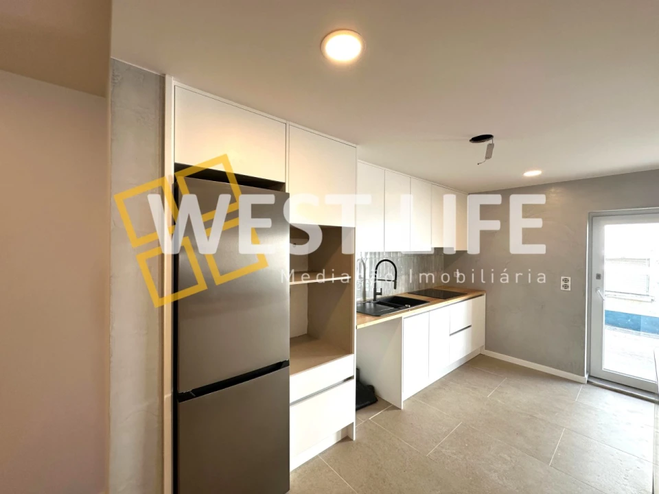 Moradia T3 para Venda em Miragaia e Marteleira Foto 4