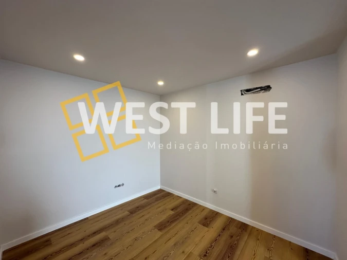 Moradia T3 para Venda em Miragaia e Marteleira Foto 17