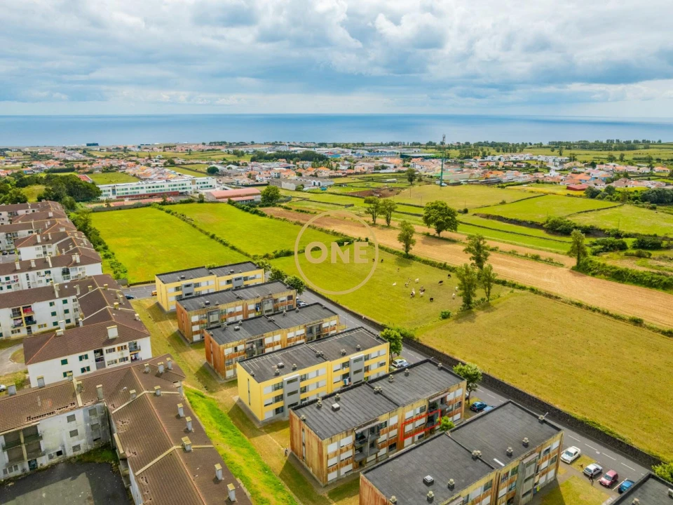 Apartamento T2 para Venda em Arrifes Foto 12