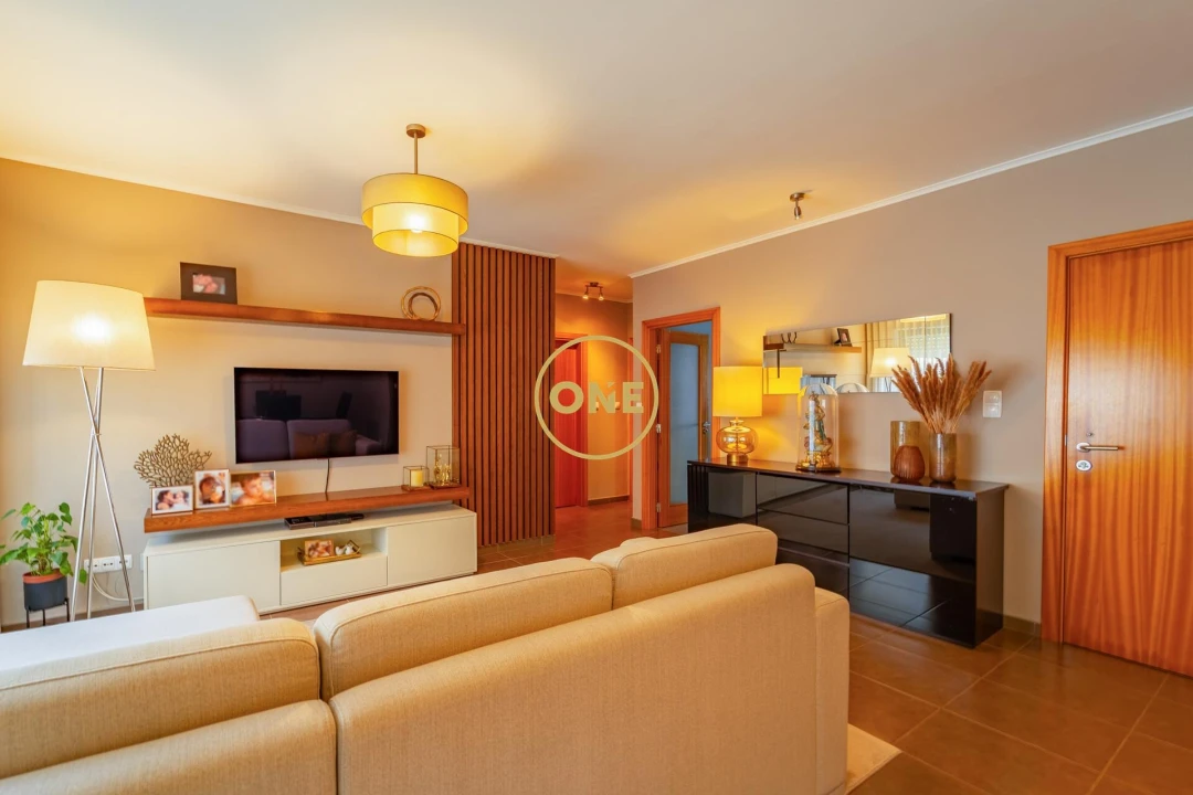 Apartamento T2 para Venda em Arrifes Foto 2