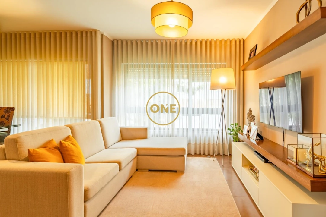 Apartamento T2 para Venda em Arrifes Foto 3