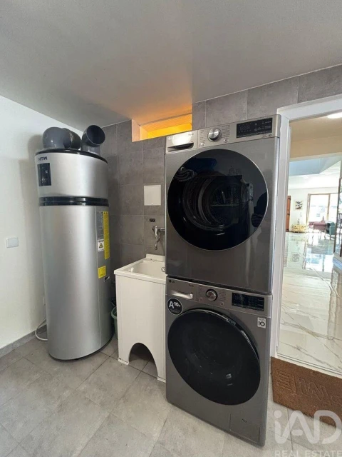 Moradia T4 para Venda em Charneca de Caparica e Sobreda