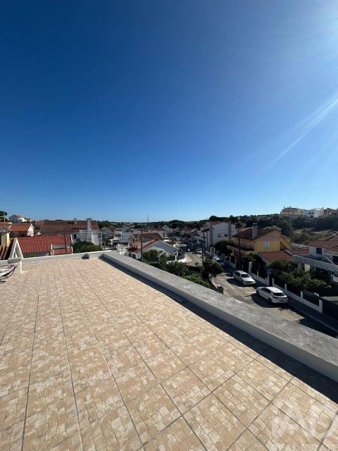 Moradia T4 para Venda em Charneca de Caparica e Sobreda