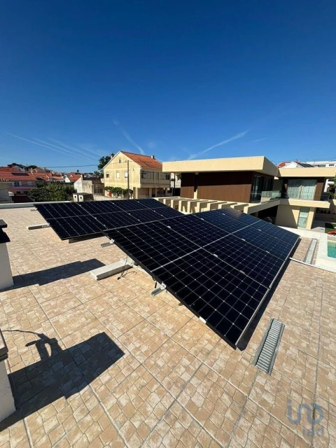Moradia T4 para Venda em Charneca de Caparica e Sobreda