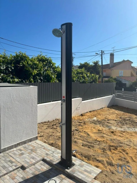 Moradia T4 para Venda em Charneca de Caparica e Sobreda