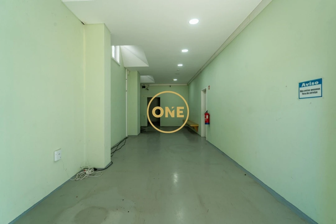 Loja para Arrendamento em Ponta Delgada (São Pedro) Foto 4