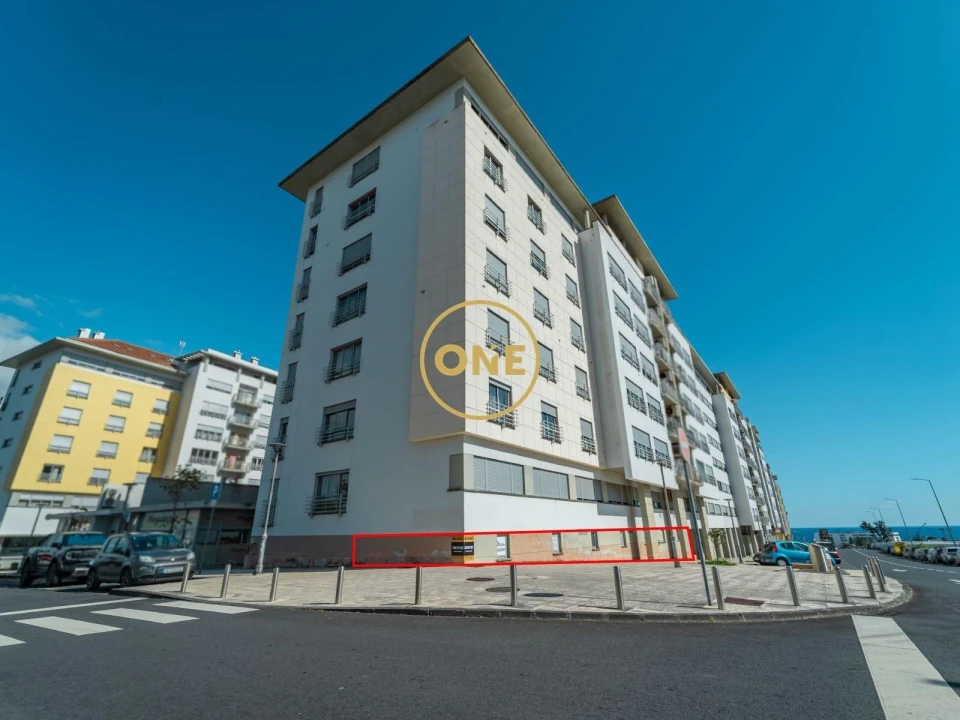 Loja para Arrendamento em Ponta Delgada (São Pedro) Foto 1