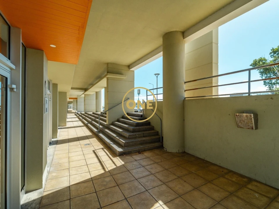 Loja para Arrendamento em Ponta Delgada (São Pedro) Foto 3