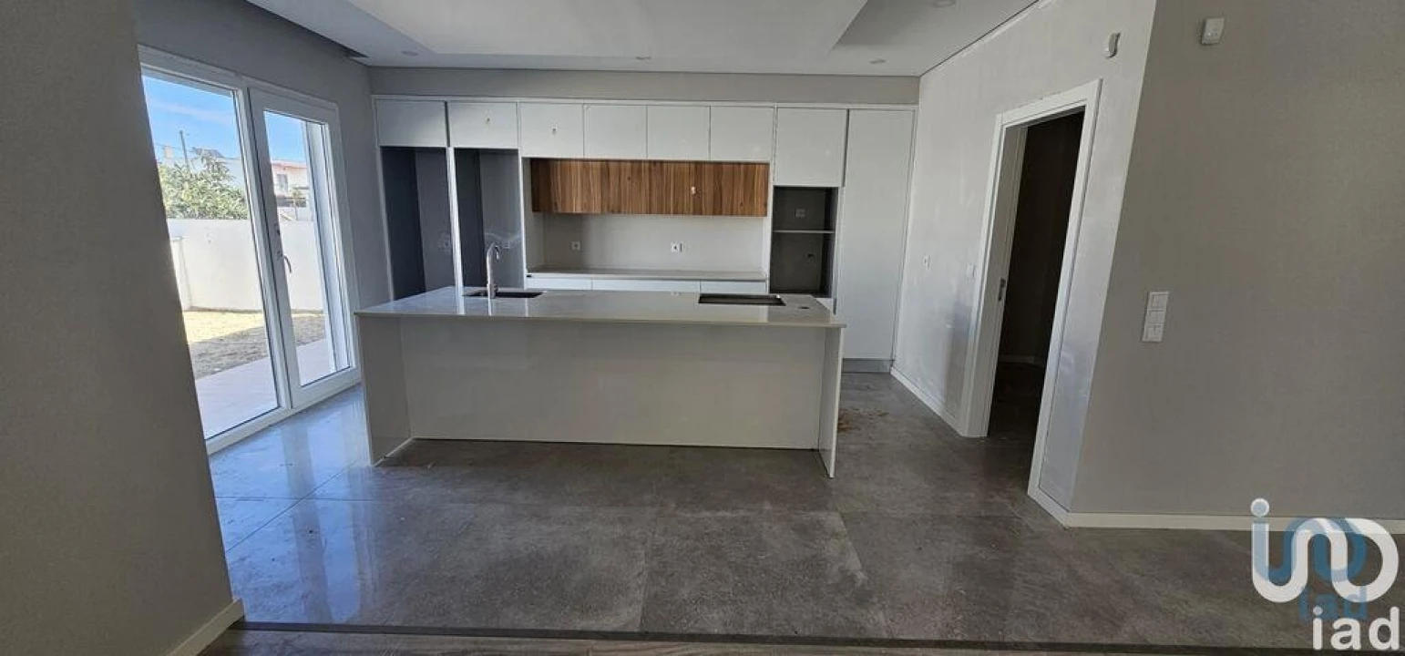 Moradia T4 para Venda em Azeitão (São Lourenço e São Simão) Foto 3