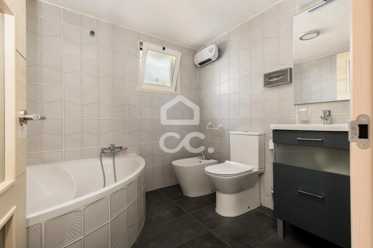 Quinta T3 para Venda em Assunção, Ajuda, Salvador e Santo Ildefonso Foto 12