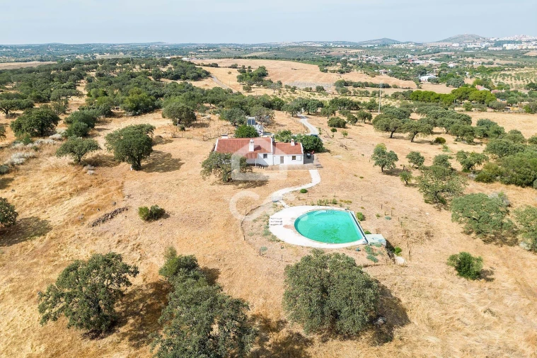 Quinta T3 para Venda em Assunção, Ajuda, Salvador e Santo Ildefonso Foto 6