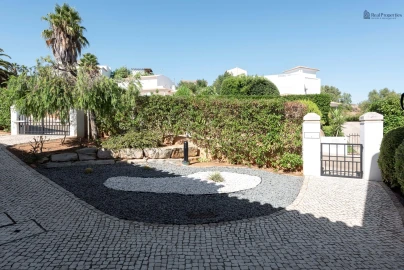 Moradia T4 para Venda em Albufeira e Olhos de Água