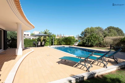 Moradia T4 para Venda em Albufeira e Olhos de Água