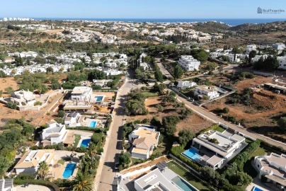 Moradia T4 para Venda em Albufeira e Olhos de Água