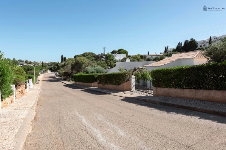 Moradia T4 para Venda em Albufeira e Olhos de Água Foto 47