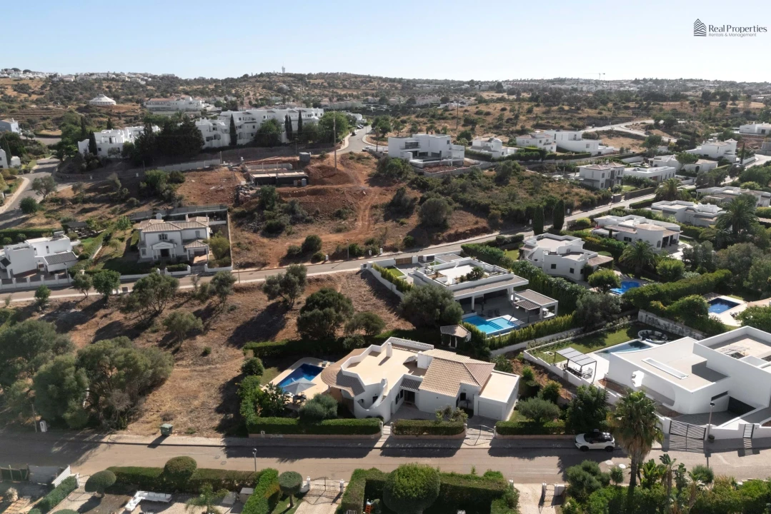 Moradia T4 para Venda em Albufeira e Olhos de Água Foto 50