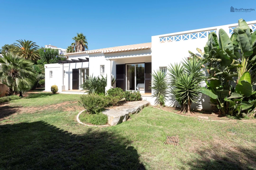 Moradia T4 para Venda em Albufeira e Olhos de Água Foto 36